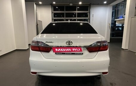 Toyota Camry, 2017 год, 2 140 000 рублей, 4 фотография