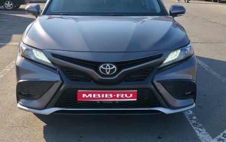 Toyota Camry, 2021 год, 2 200 000 рублей, 1 фотография