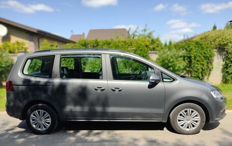 Volkswagen Sharan II, 2018 год, 1 999 000 рублей, 5 фотография