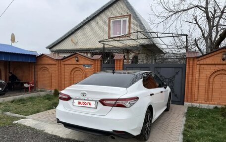 Toyota Camry, 2021 год, 2 390 000 рублей, 3 фотография
