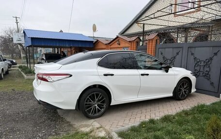 Toyota Camry, 2021 год, 2 390 000 рублей, 2 фотография