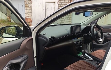 Toyota Yaris Cross, 2020 год, 1 899 000 рублей, 12 фотография