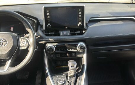 Toyota RAV4, 2021 год, 3 600 000 рублей, 8 фотография