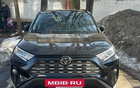 Toyota RAV4, 2021 год, 3 600 000 рублей, 2 фотография