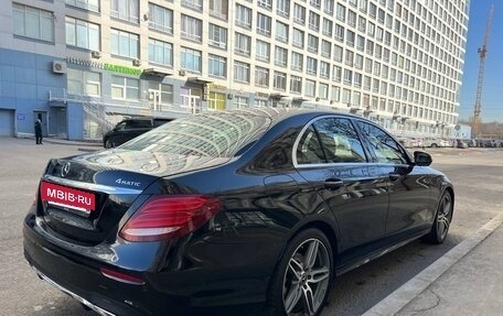 Mercedes-Benz E-Класс, 2018 год, 2 950 000 рублей, 3 фотография