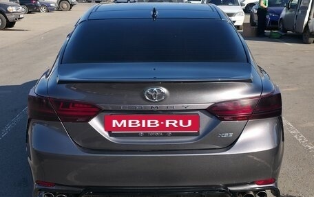 Toyota Camry, 2021 год, 2 200 000 рублей, 3 фотография