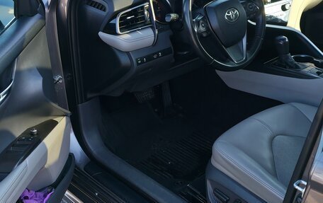 Toyota Camry, 2021 год, 2 200 000 рублей, 8 фотография