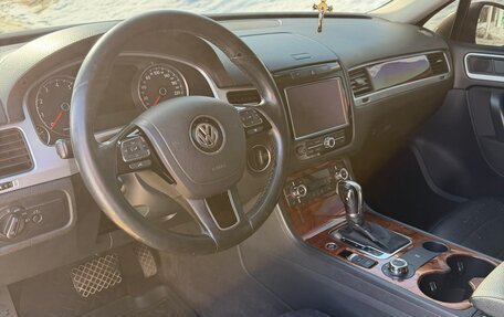 Volkswagen Touareg III, 2010 год, 1 620 000 рублей, 2 фотография