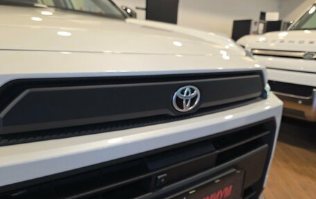 Toyota RAV4, 2025 год, 4 990 000 рублей, 8 фотография