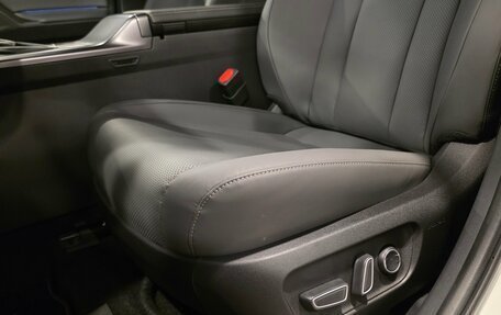 Toyota RAV4, 2025 год, 4 990 000 рублей, 14 фотография