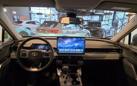 Toyota RAV4, 2025 год, 4 990 000 рублей, 23 фотография