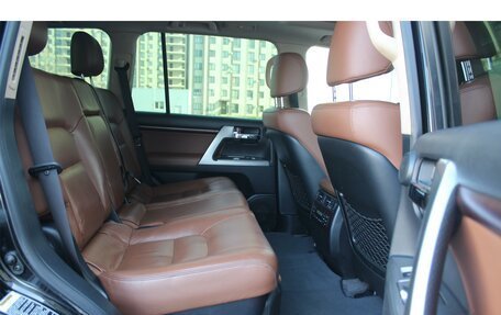 Toyota Land Cruiser 200, 2014 год, 4 498 000 рублей, 17 фотография