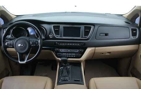 KIA Carnival III, 2017 год, 2 290 000 рублей, 19 фотография