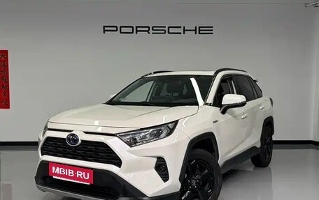 Toyota RAV4, 2021 год, 2 359 000 рублей, 2 фотография