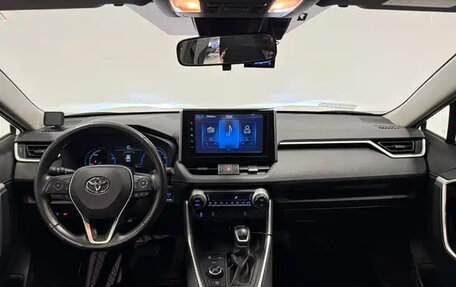 Toyota RAV4, 2021 год, 2 359 000 рублей, 9 фотография