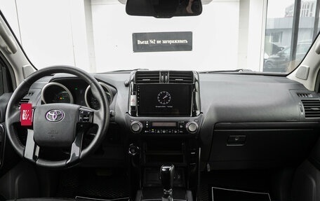 Toyota Land Cruiser Prado 150 рестайлинг 2, 2011 год, 3 148 000 рублей, 17 фотография