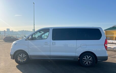 Hyundai H-1 II рестайлинг, 2021 год, 3 000 000 рублей, 2 фотография