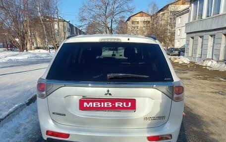 Mitsubishi Outlander III рестайлинг 3, 2013 год, 1 600 000 рублей, 1 фотография