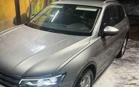 Volkswagen Tiguan II, 2020 год, 3 200 000 рублей, 2 фотография