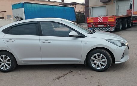 Hyundai Solaris II рестайлинг, 2021 год, 1 480 000 рублей, 5 фотография