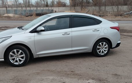 Hyundai Solaris II рестайлинг, 2021 год, 1 480 000 рублей, 4 фотография