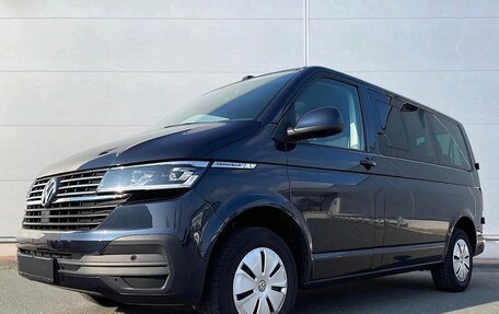 Volkswagen Caravelle T6 рестайлинг, 2023 год, 4 700 000 рублей, 2 фотография