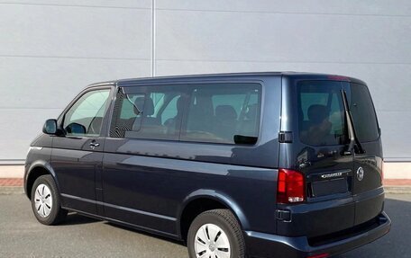 Volkswagen Caravelle T6 рестайлинг, 2023 год, 4 700 000 рублей, 4 фотография