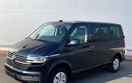 Volkswagen Caravelle T6 рестайлинг, 2023 год, 4 700 000 рублей, 5 фотография