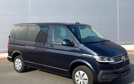 Volkswagen Caravelle T6 рестайлинг, 2023 год, 4 700 000 рублей, 6 фотография