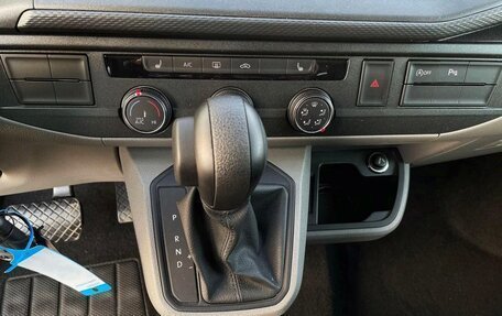 Volkswagen Caravelle T6 рестайлинг, 2023 год, 4 700 000 рублей, 19 фотография