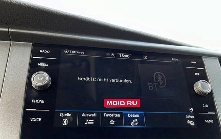 Volkswagen Caravelle T6 рестайлинг, 2023 год, 4 700 000 рублей, 26 фотография