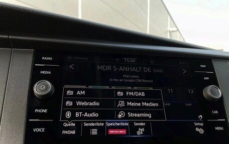 Volkswagen Caravelle T6 рестайлинг, 2023 год, 4 700 000 рублей, 25 фотография