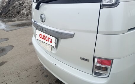Toyota ISis I, 2011 год, 1 150 000 рублей, 17 фотография