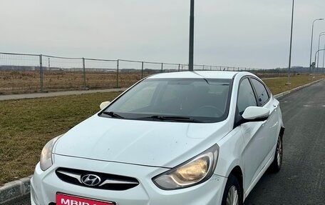 Hyundai Solaris II рестайлинг, 2012 год, 730 000 рублей, 1 фотография