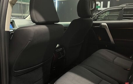 Toyota Land Cruiser Prado 150 рестайлинг 2, 2016 год, 4 100 000 рублей, 11 фотография