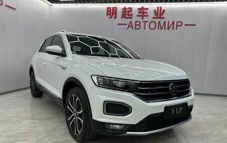 Volkswagen T-Roc I, 2022 год, 1 940 000 рублей, 1 фотография