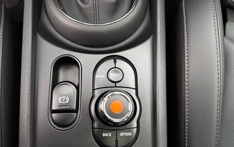 MINI Clubman, 2020 год, 2 880 000 рублей, 33 фотография