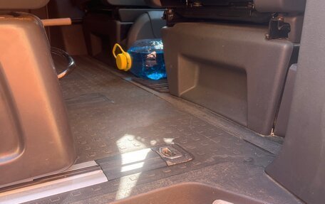 Volkswagen Multivan T5, 2012 год, 2 700 000 рублей, 4 фотография