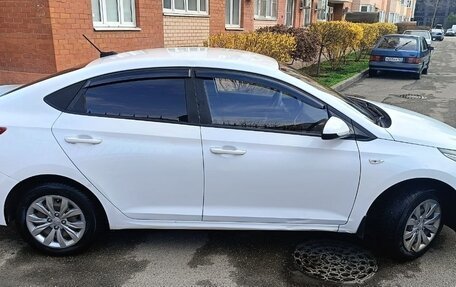 Hyundai Solaris II рестайлинг, 2018 год, 720 000 рублей, 3 фотография