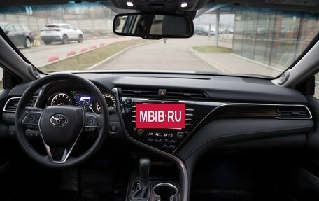 Toyota Camry, 2018 год, 3 549 000 рублей, 10 фотография