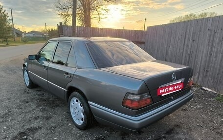 Mercedes-Benz E-Класс, 1994 год, 1 250 000 рублей, 5 фотография