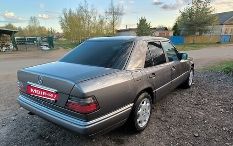 Mercedes-Benz E-Класс, 1994 год, 1 250 000 рублей, 4 фотография