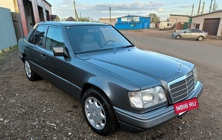 Mercedes-Benz E-Класс, 1994 год, 1 250 000 рублей, 3 фотография