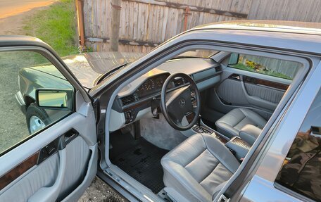 Mercedes-Benz E-Класс, 1994 год, 1 250 000 рублей, 9 фотография