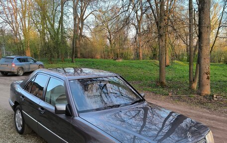 Mercedes-Benz E-Класс, 1994 год, 1 250 000 рублей, 23 фотография