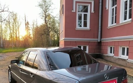 Mercedes-Benz E-Класс, 1994 год, 1 250 000 рублей, 21 фотография