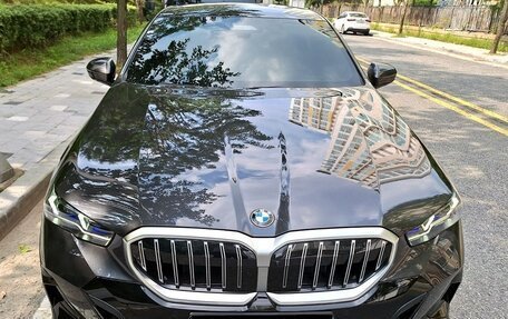 BMW 5 серия, 2024 год, 6 750 000 рублей, 2 фотография