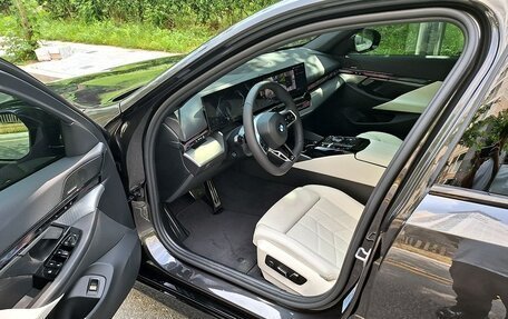 BMW 5 серия, 2024 год, 6 750 000 рублей, 9 фотография