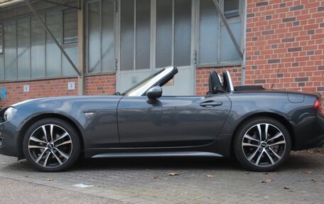 Fiat 124 Spider I, 2018 год, 3 070 000 рублей, 2 фотография