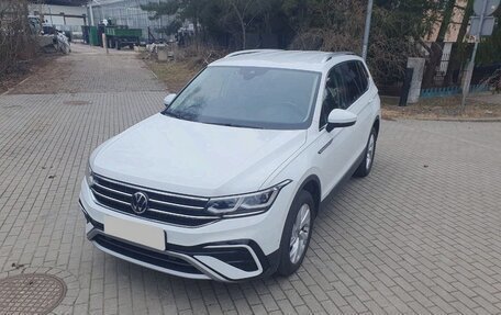Volkswagen Tiguan II, 2021 год, 2 730 000 рублей, 1 фотография